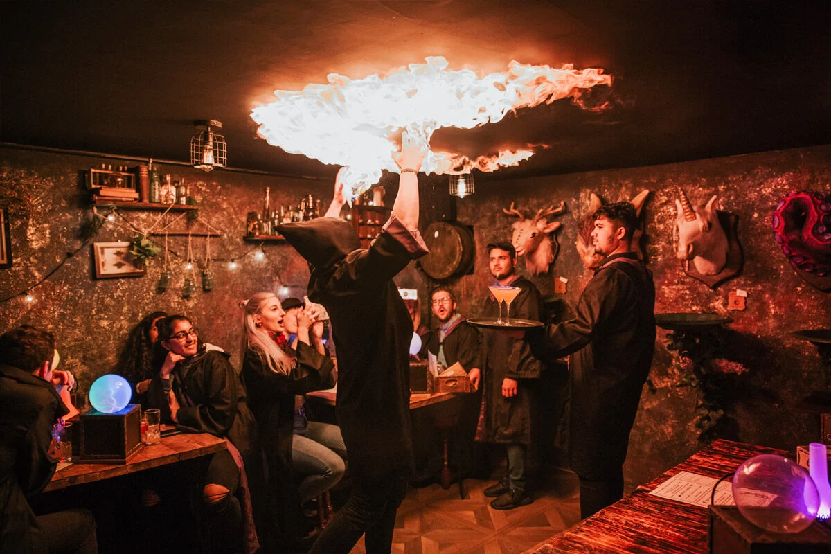 cocktailbar + tovenaartje spelen = The Cauldron