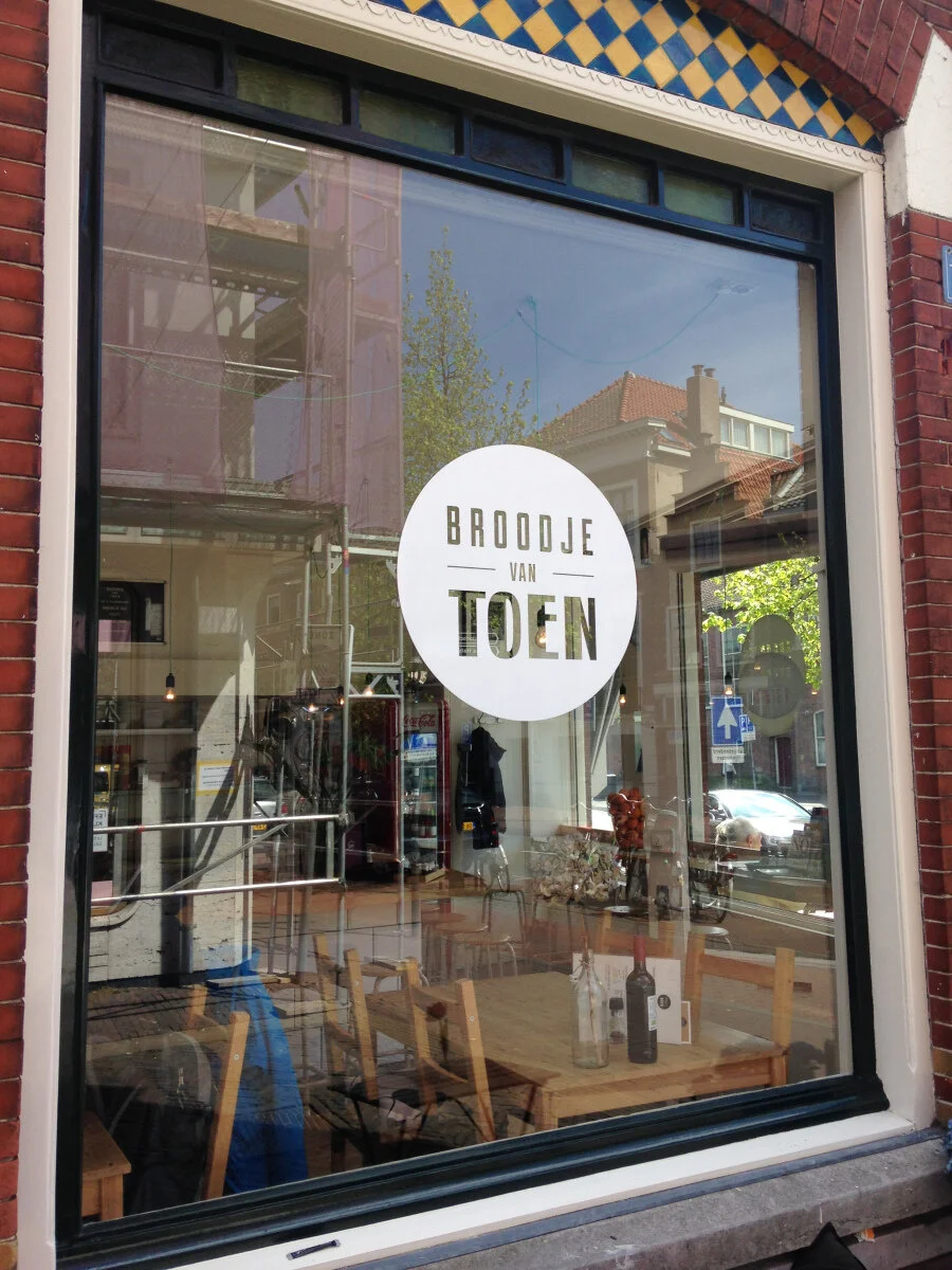broodjeszaak + hip = Broodje Van Toen
