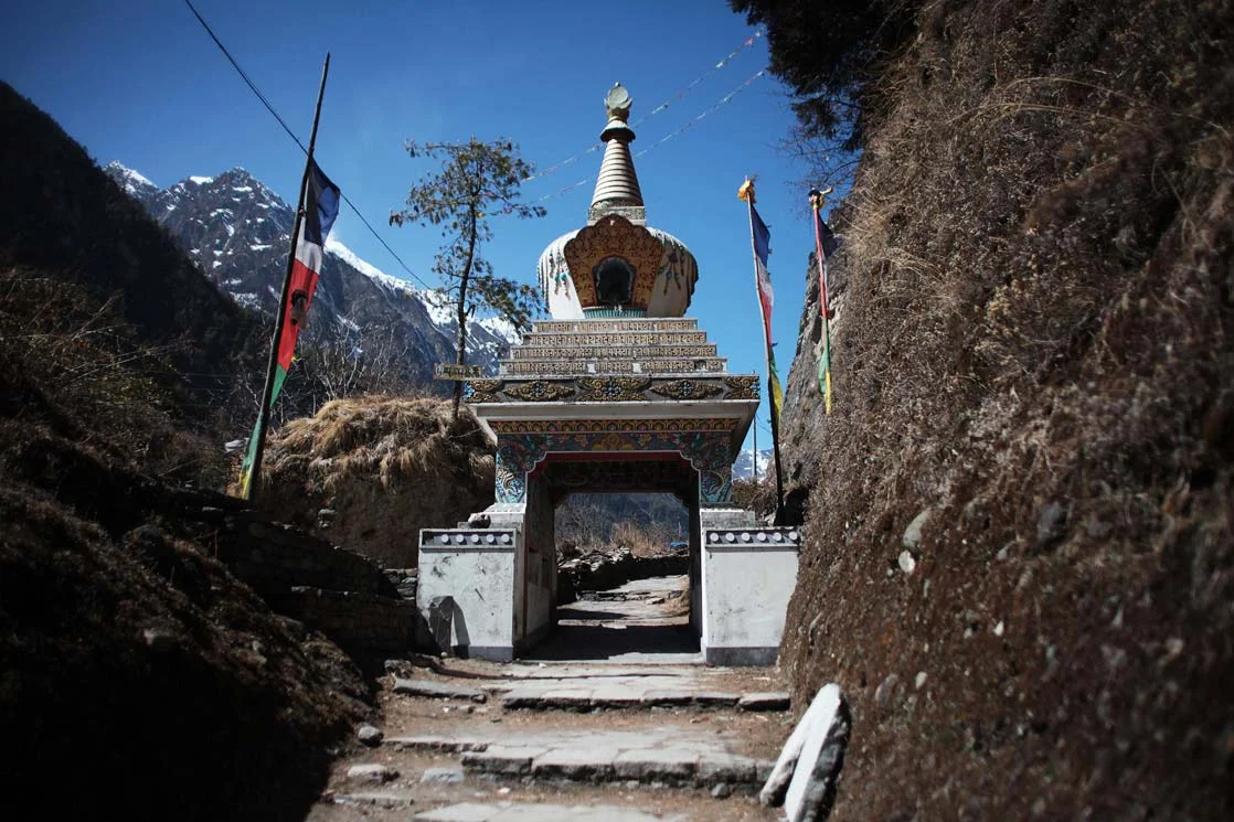 Entrance of Chame, the birthplace of Bajay / Entrée de Chame, le village natal de Bajay