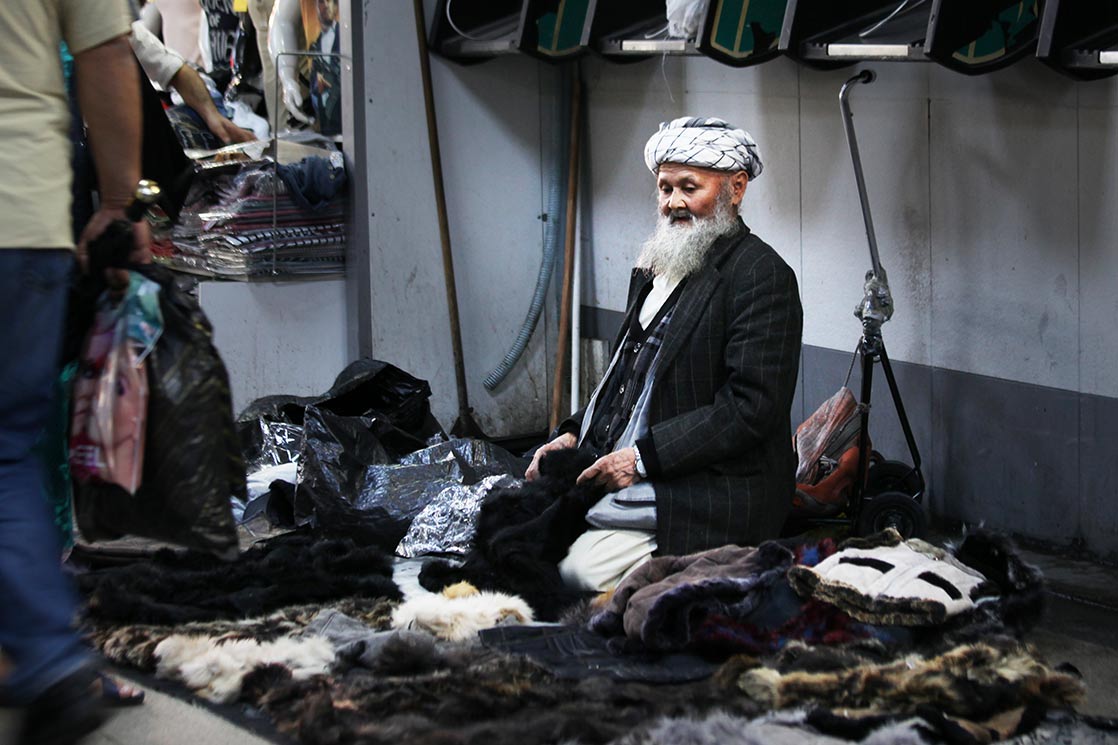 Waistcoats seller in Istanbul streets | TURKEY