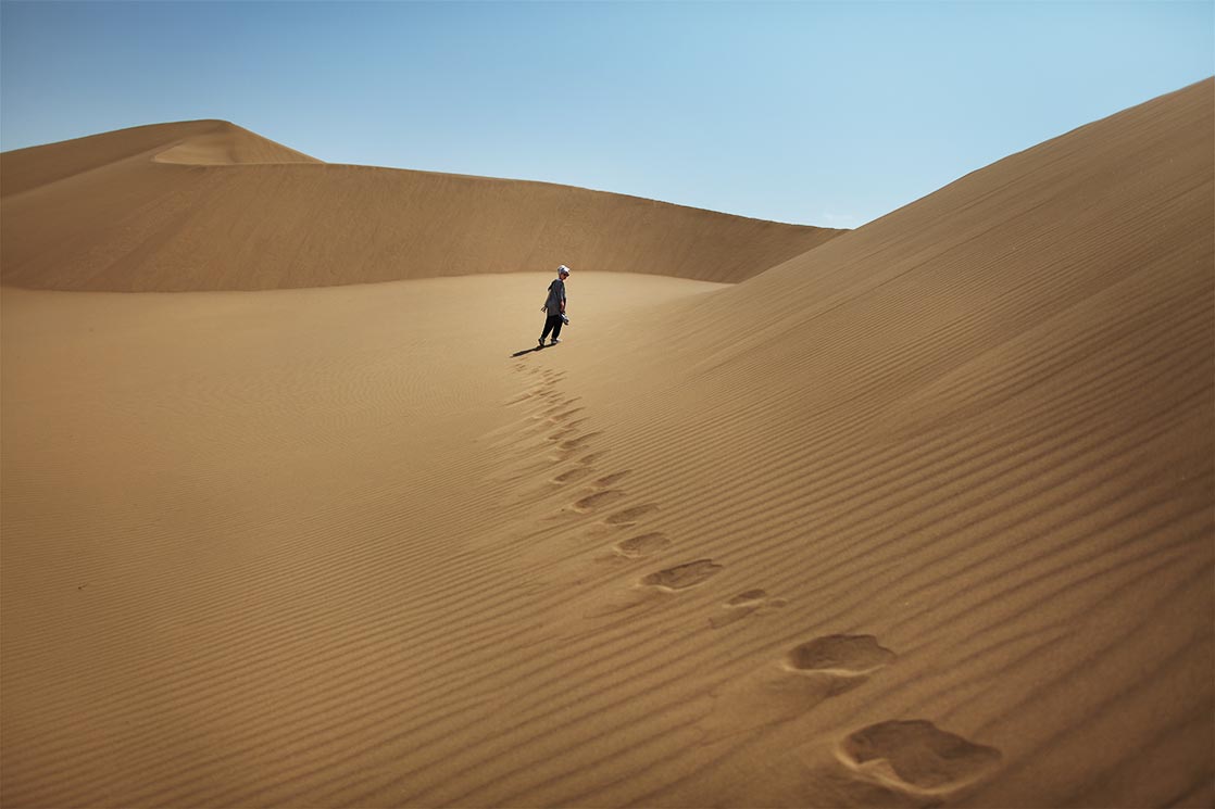 Follow her between the dunes