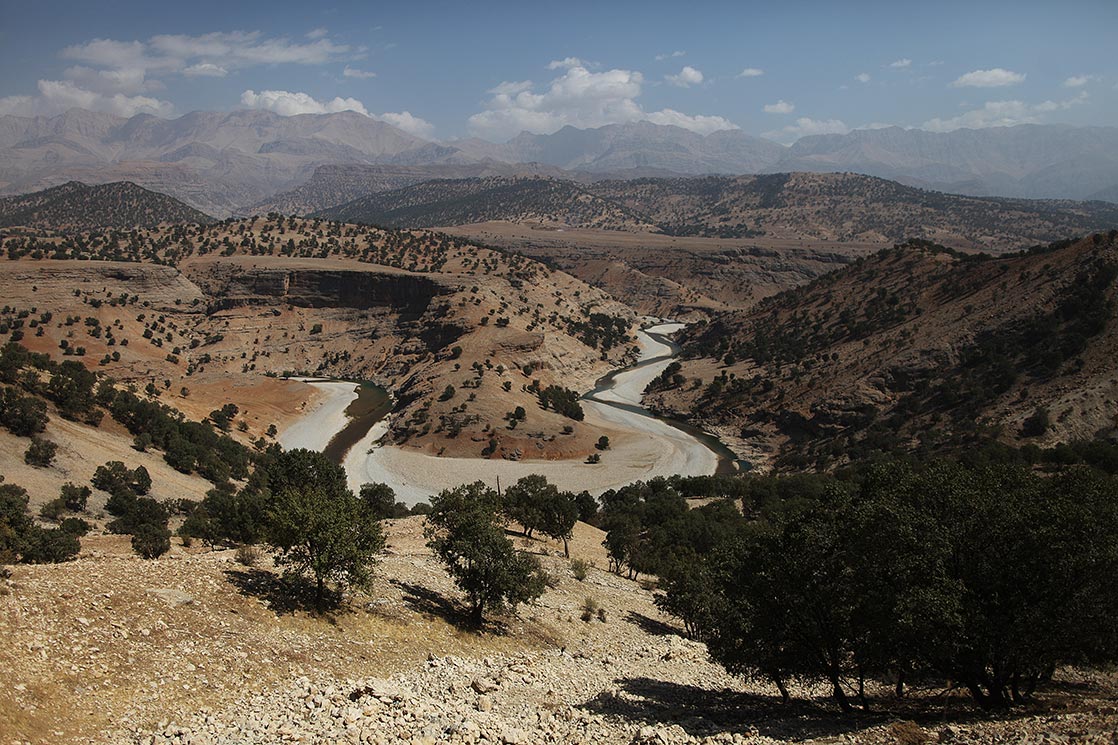 The view from the pass between the provinces of Chaharmahal (Summer place) and Khoozistan (winter place). All nomads should cross this way. By walk, by donkeys, by horses, by cars… | I RAN