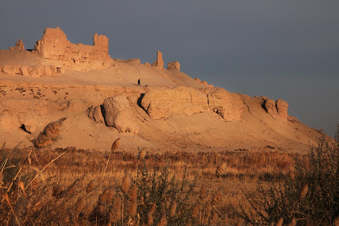 At the turkmen's border, the ruins of Zoroastrian city of Gavur Qala (10th century). The city was an important step on the Silk road. It was destroyed by the Mongol armies | UZBEKISTAN