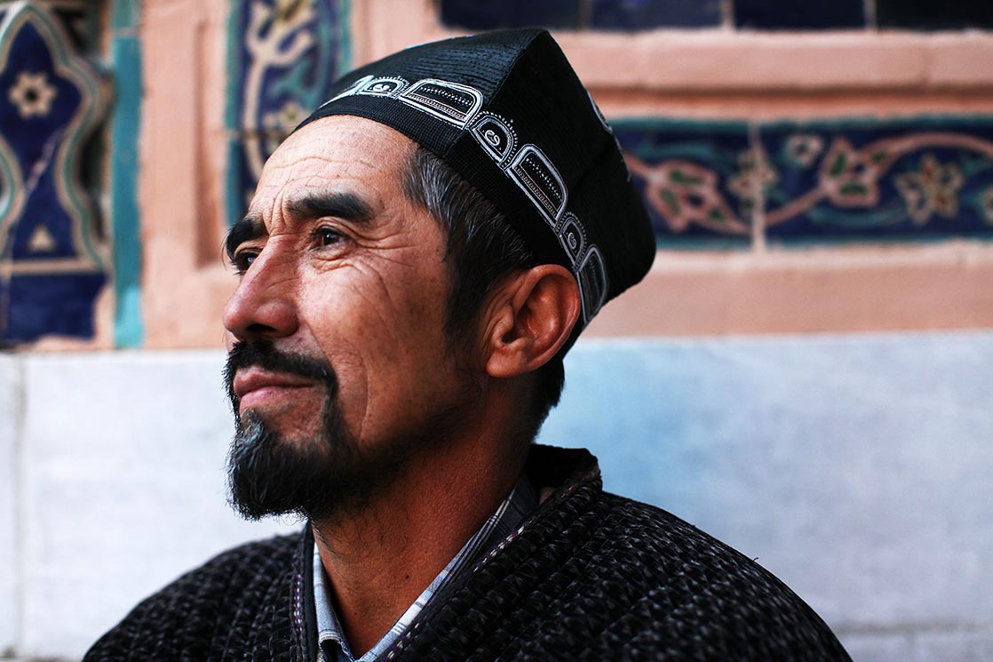 Calligrapher whose face is strangely similar to that of Timur | UZBEKISTAN