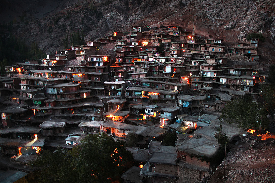 Sar Agha Seyyed is an old village with extraordinary architecture inhabited by over 2000 Bakhtiaris who have become sedentary / Vieux village à l’architecture exceptionnelle, Sar Agha Seyyed est habité par plus de 2000 Barthiaris sédentarisés | IRAN