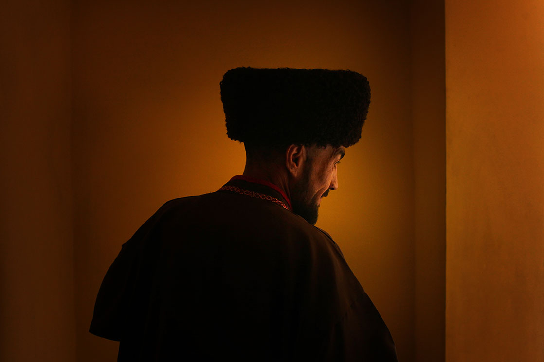 A Turkmen mullah with his traditional hat made of Astrakhan fur / Mollah turkmen coiffé d’une toque traditionnelle en laine d’Astrakhan | TURKMENISTAN