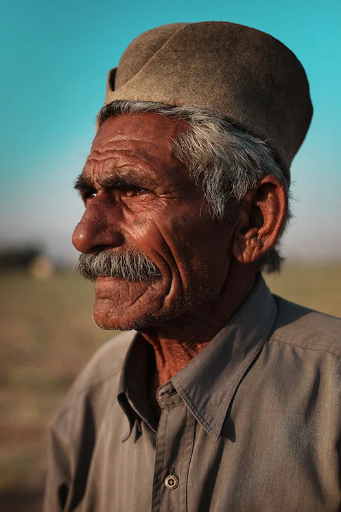 This two-angle-hat of the Qashqai men is made of camel hair. Its crown-like shape implies that each Qashqai is his own king / Ce chapeau à deux angles a la forme d’une couronne signifiant que chaque Qashqai est son propre roi | IRAN