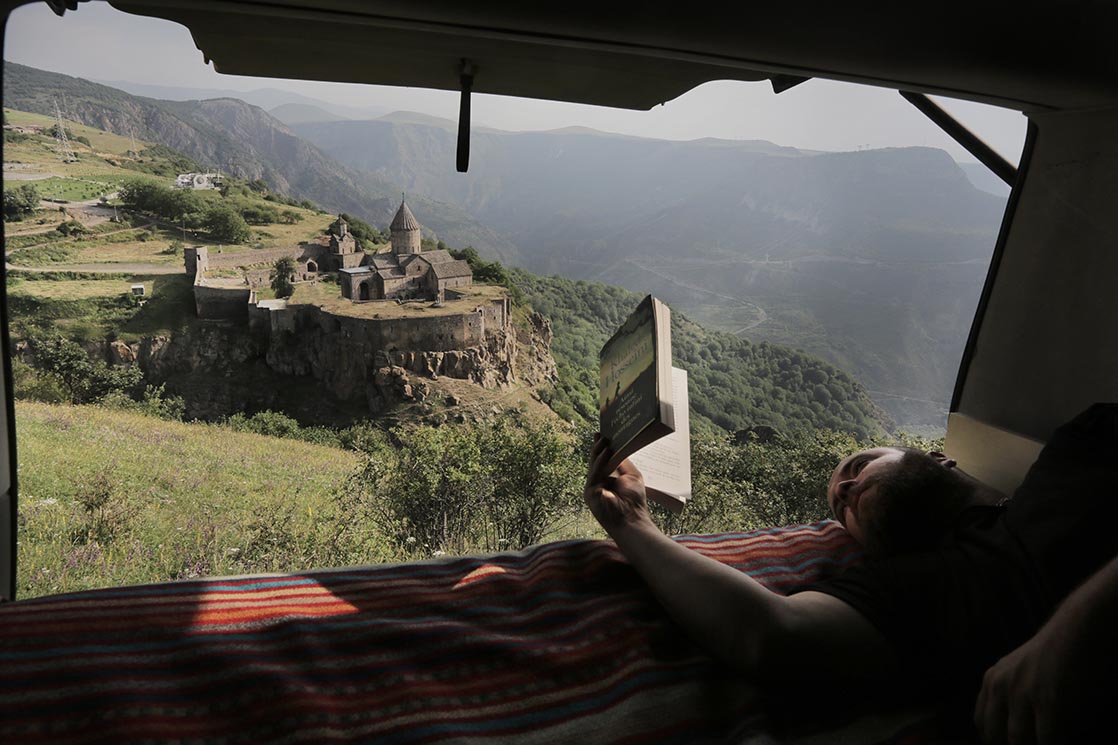 Waking up overlooking the Tatev monastery | ARMENIA / Se réveiller en surplombant le monastère de Tatev | ARMENIE