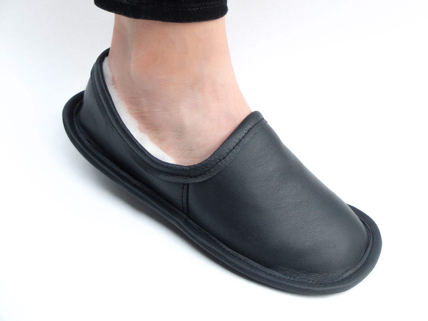 Woolfell — Black leather Slippers