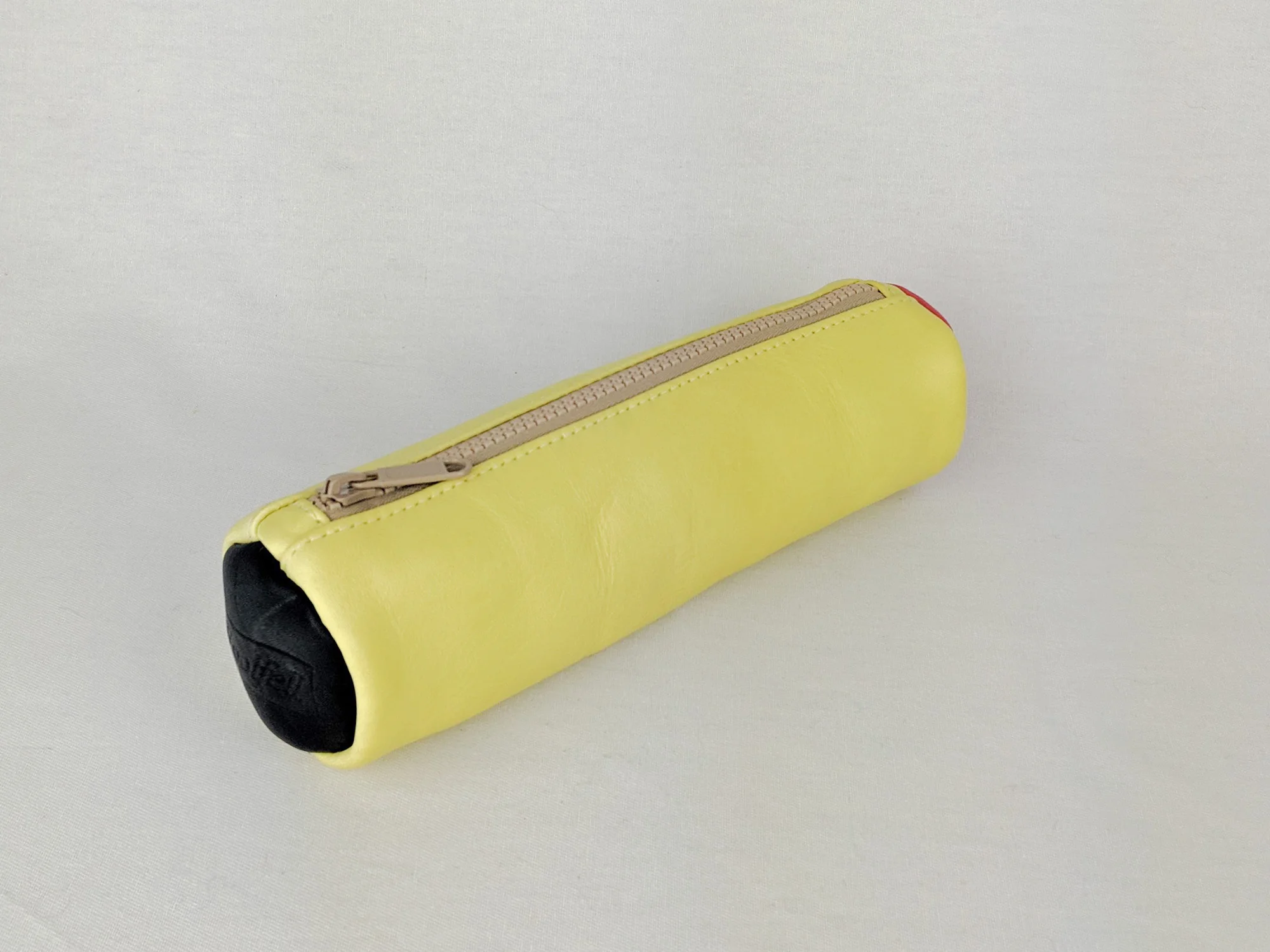 etui-jaune.jpg