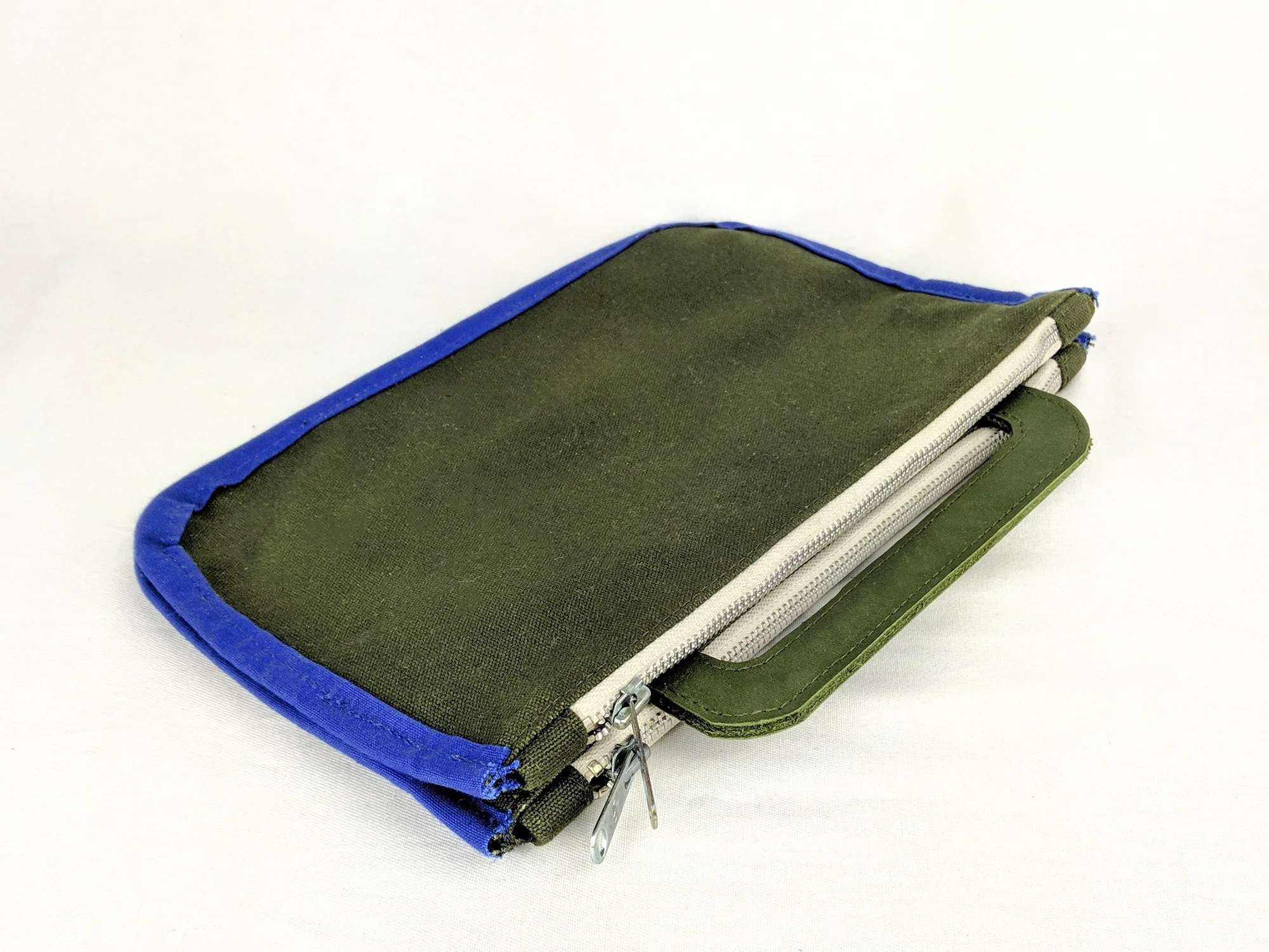 clutch-vert-1.jpg