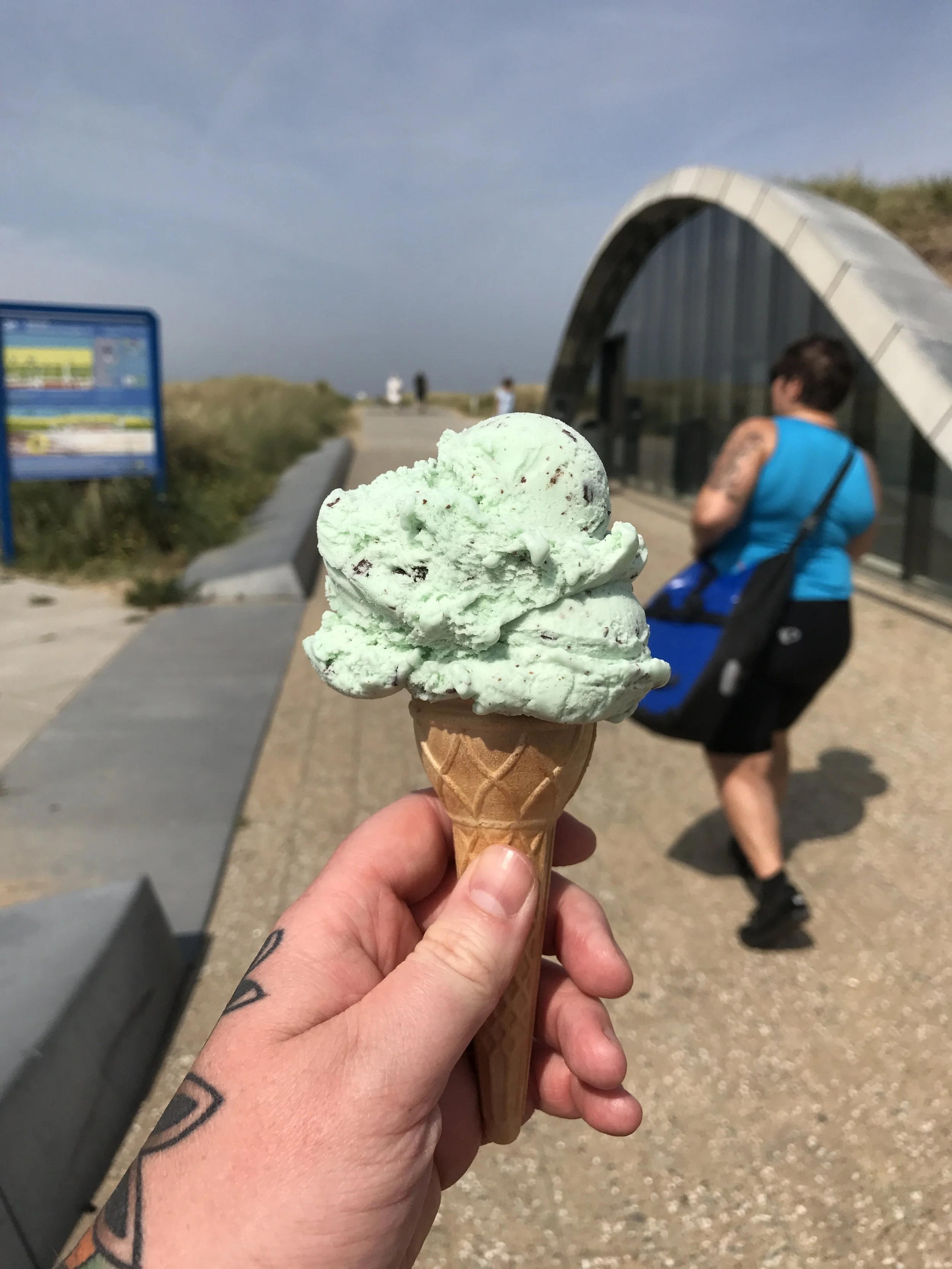 Cycle Awayyy / Part 2 / NL Coast bike trip with Alley!