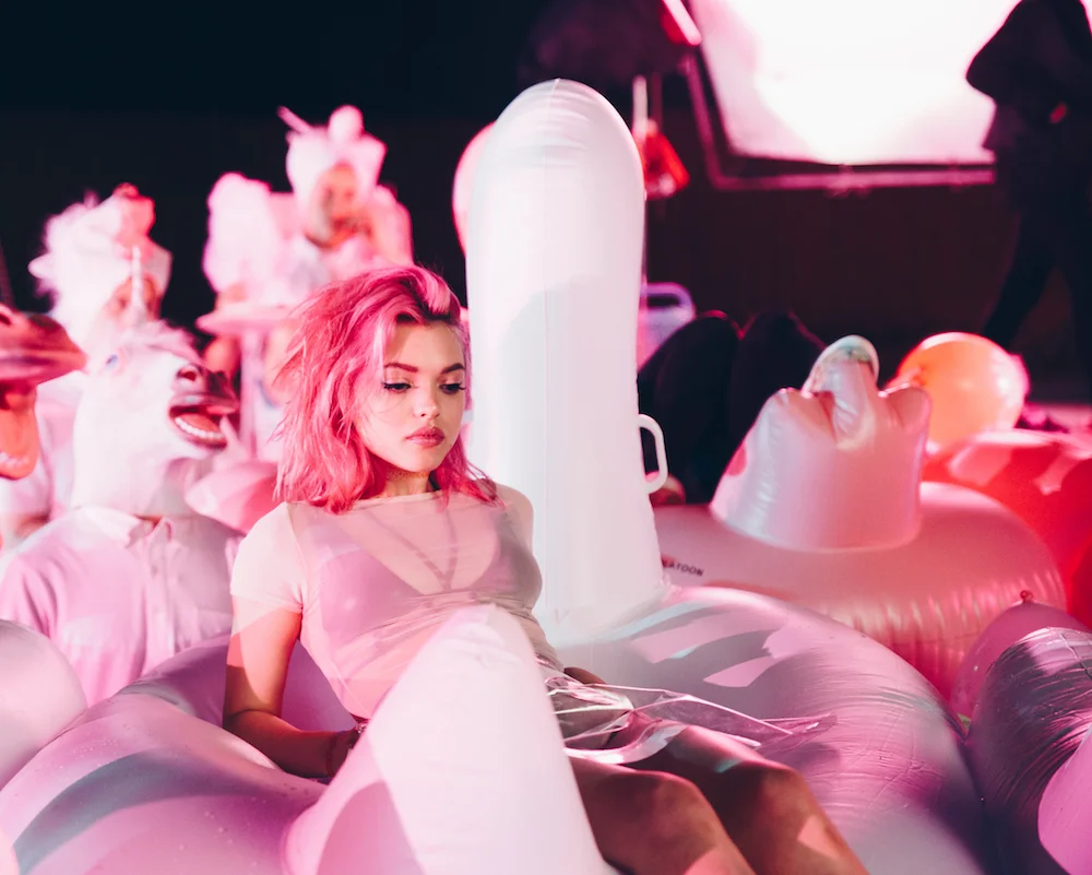 Rena Lovelis - Hey Violet