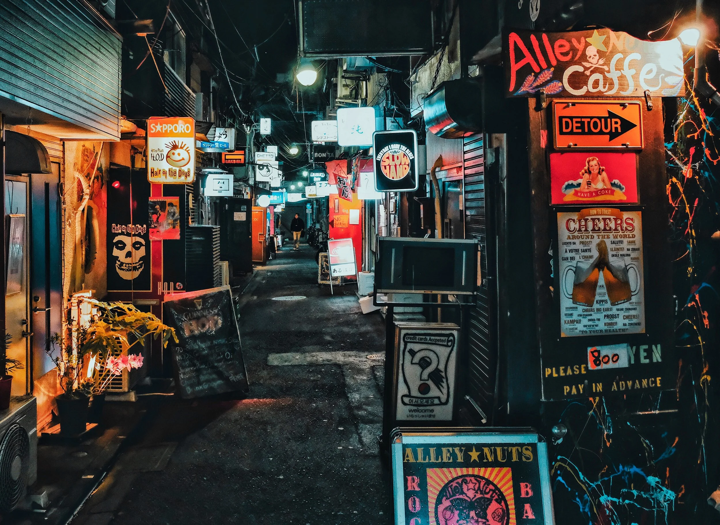 golden_gai_shinjuku_tokyo_2017.jpg