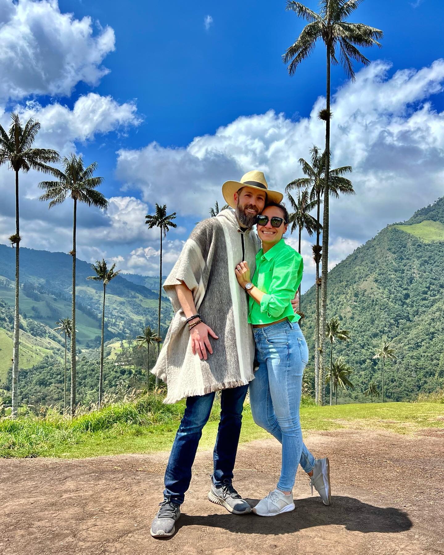 🇨🇴 After 3 years and a global pandemic, we finally returned to Colombia to complete our original trip to explore Cocora Valley and see the tallest palm trees in the world! 🌴 It was even more stunning than we could have imagined. What a beautiful e