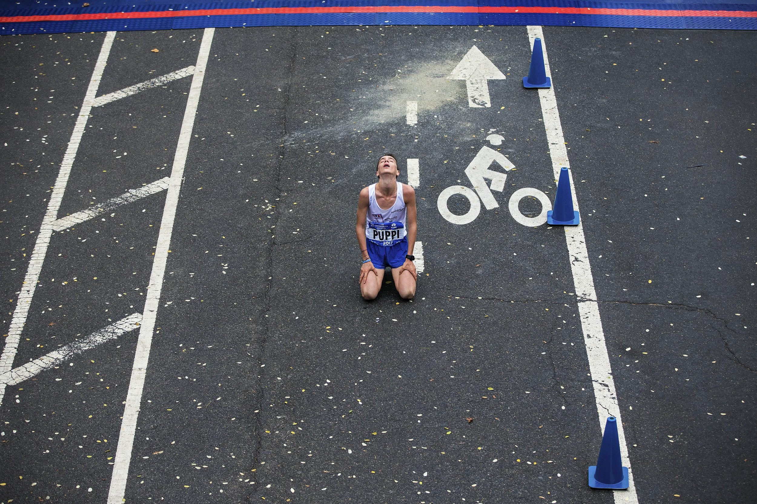 Italian runner Francesco Puppi reacts during the running of the 2017 New York City Marathon in New York, N.Y. on Nov. 5, 2017.