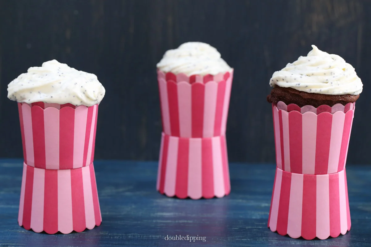 Poppyseed Icing on Cupcakes
