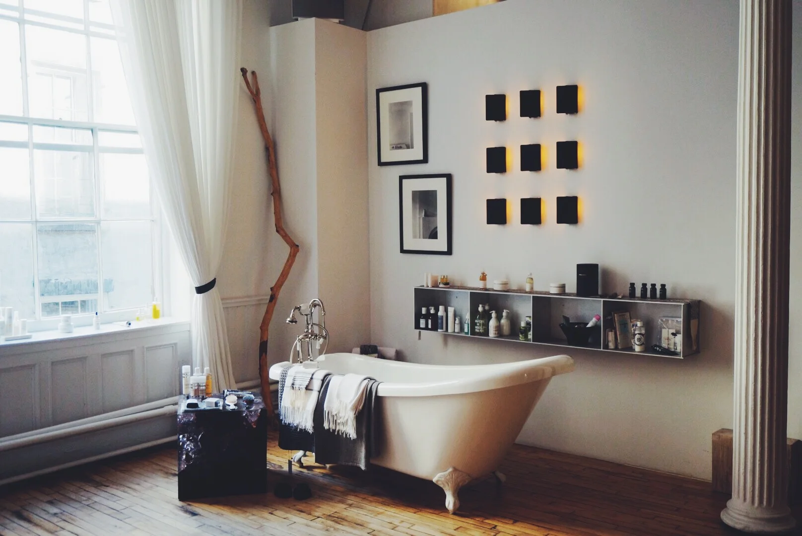 The Apartment by the Line