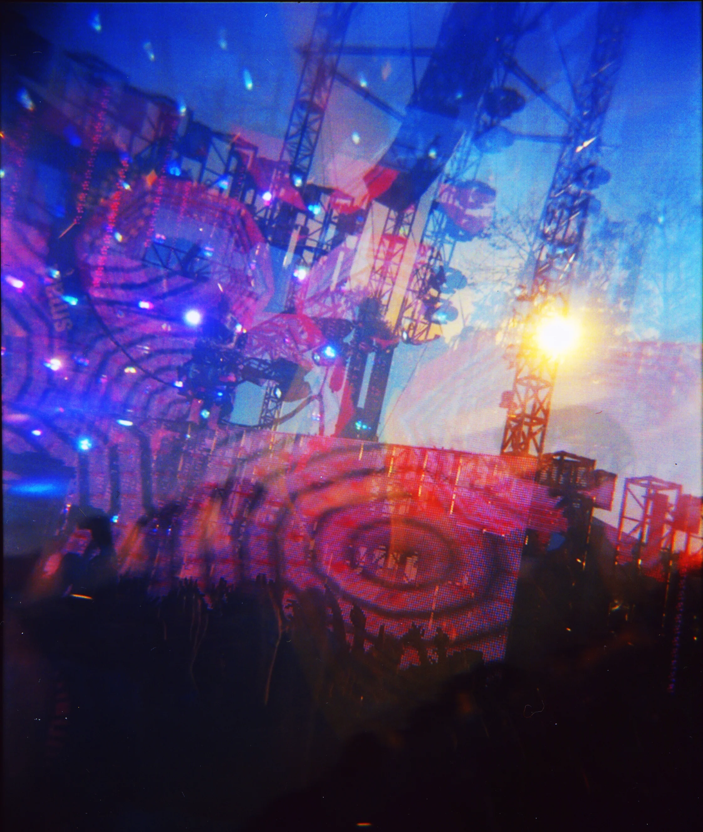006_electriczoo_6076b05c.jpg