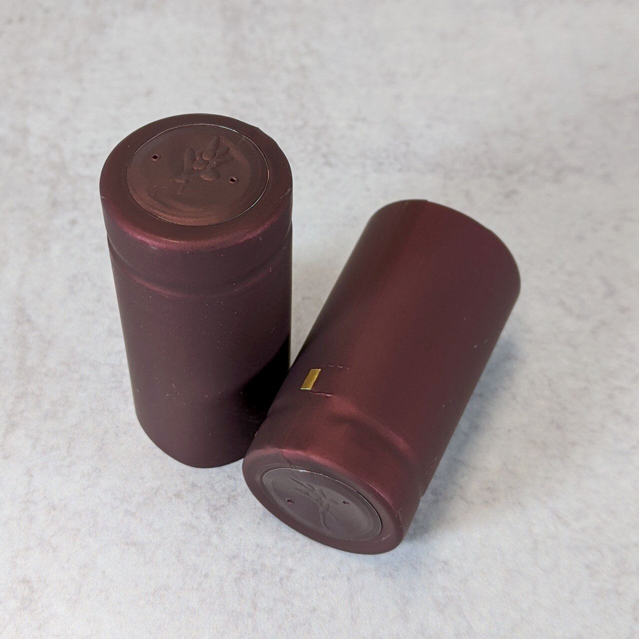 Details about   SHRINK CAPS 25 LARGE MAROON MATTE METALLIC WINERY GRADE PVC HEAT SHRINK CAPSULES 