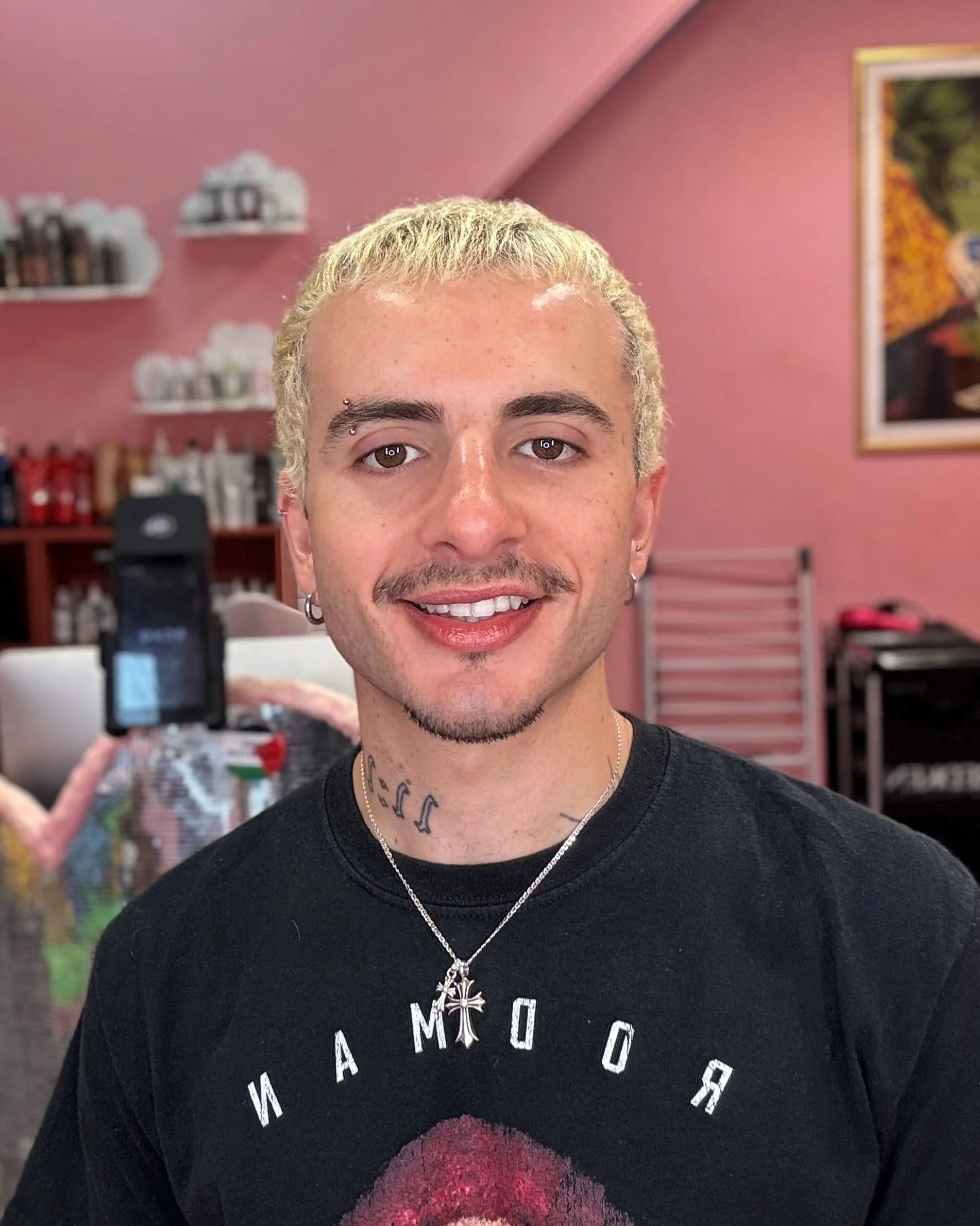 WELCOME TO THE TEAM SILVER 🥳

You&rsquo;ll usually find me starting the day with a coffee in bed, a podcast on, before eventually dragging myself to the gym ☕️. Behind the chair, I&rsquo;m known for my curtain bangs and creating hair that feels effo