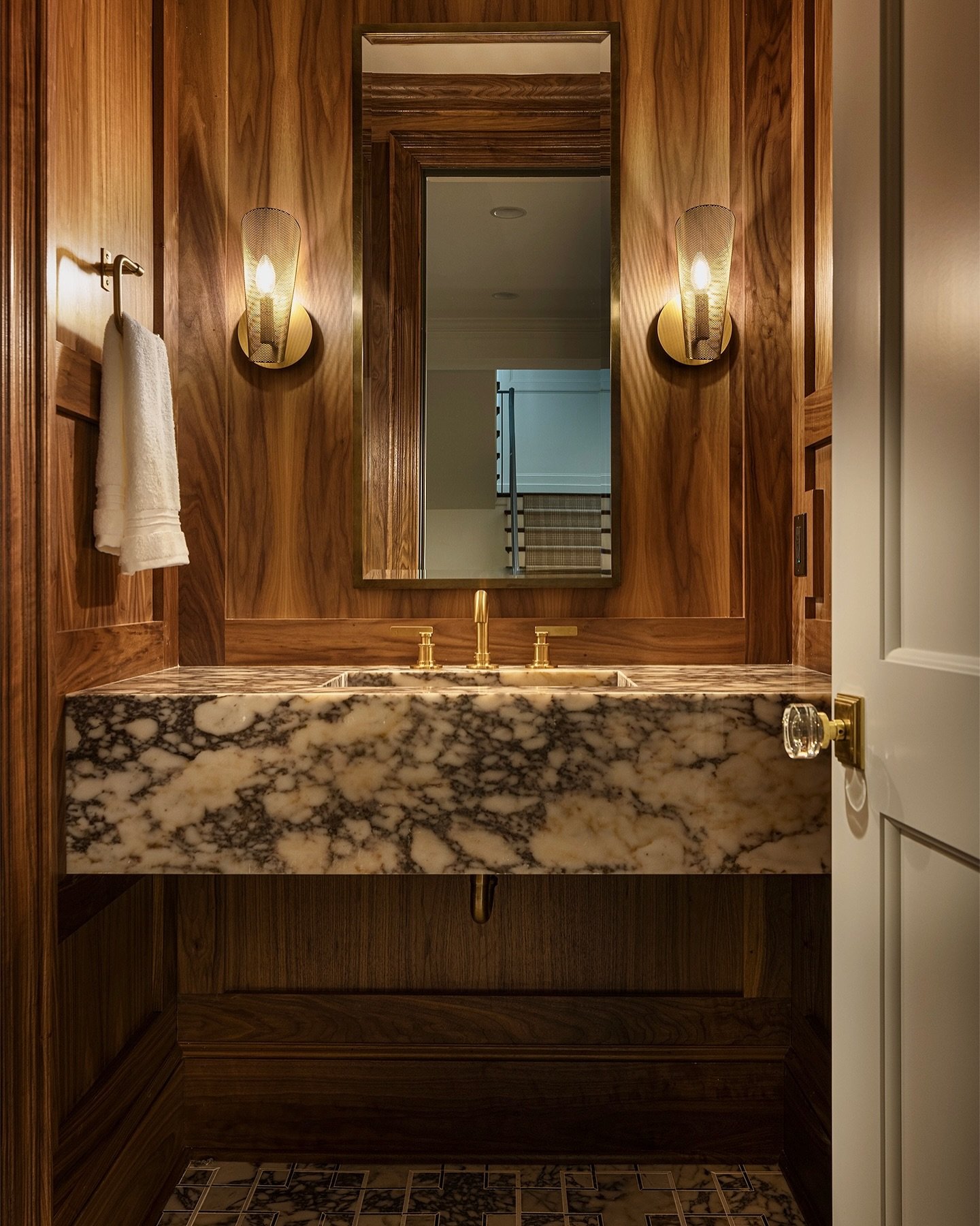 Would you believe me if I told you this sink came all the way from Turkey via @etsy ?
@koenigbuilding
📷: @craigkeenephotography