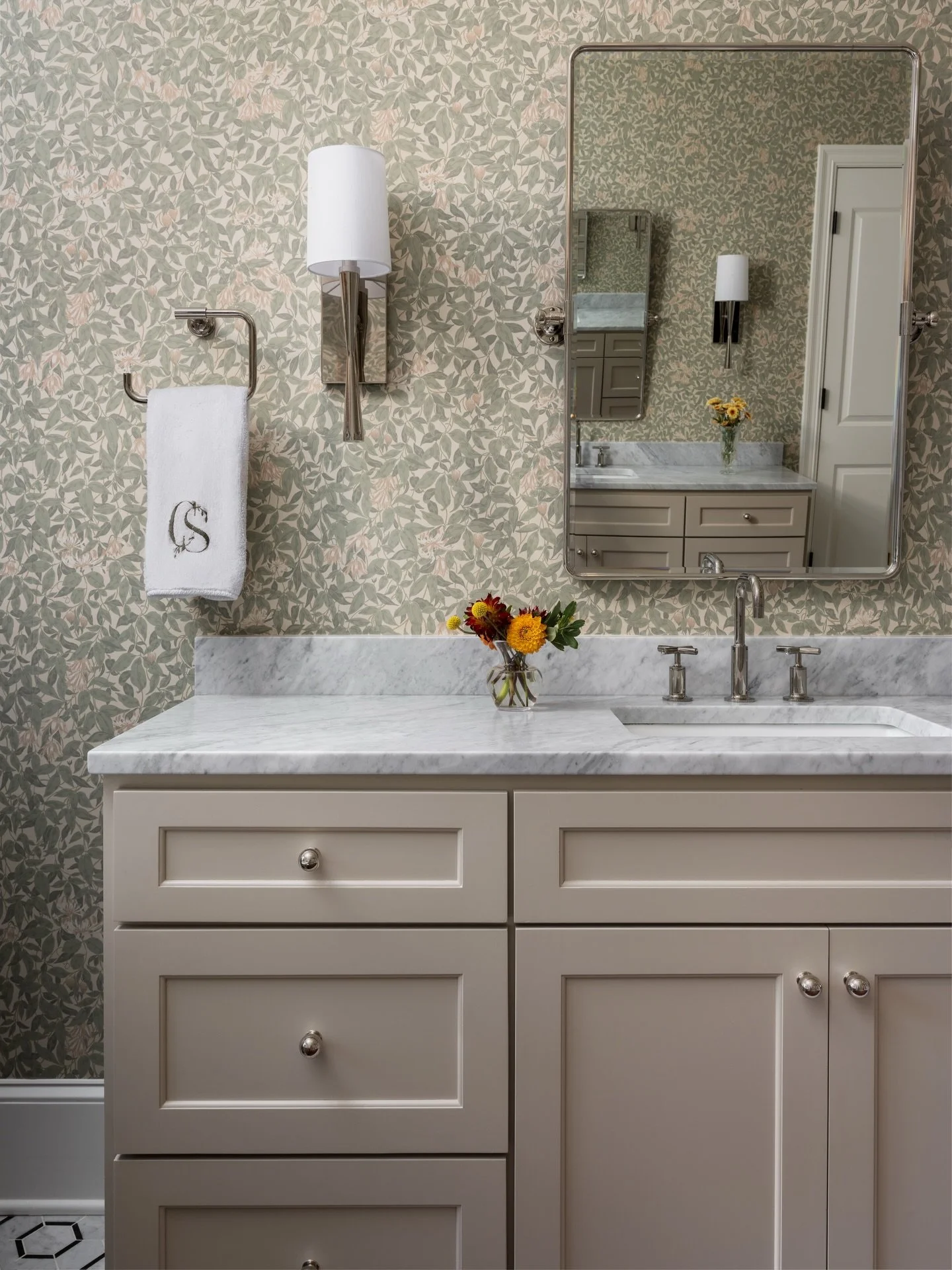 @koenigbuilding 
📷: @josiedell_photo 
@carolineanneinteriors