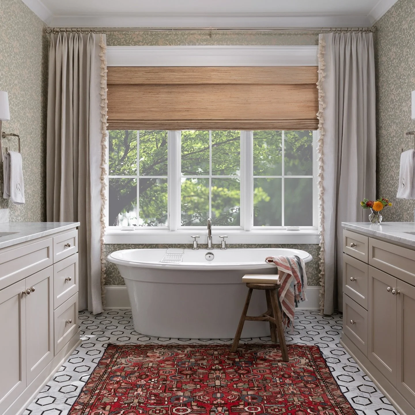 @carolineanneinteriors 
@koenigbuilding 
@josiedell_photo 
.
.
.
.
.
#interiors #interiordesign #designinspiration #construction #craftsmanship #newhome #luxury #architecture #renovation  #newconstruction  #housebeautiful  #design #homedecor  #interi