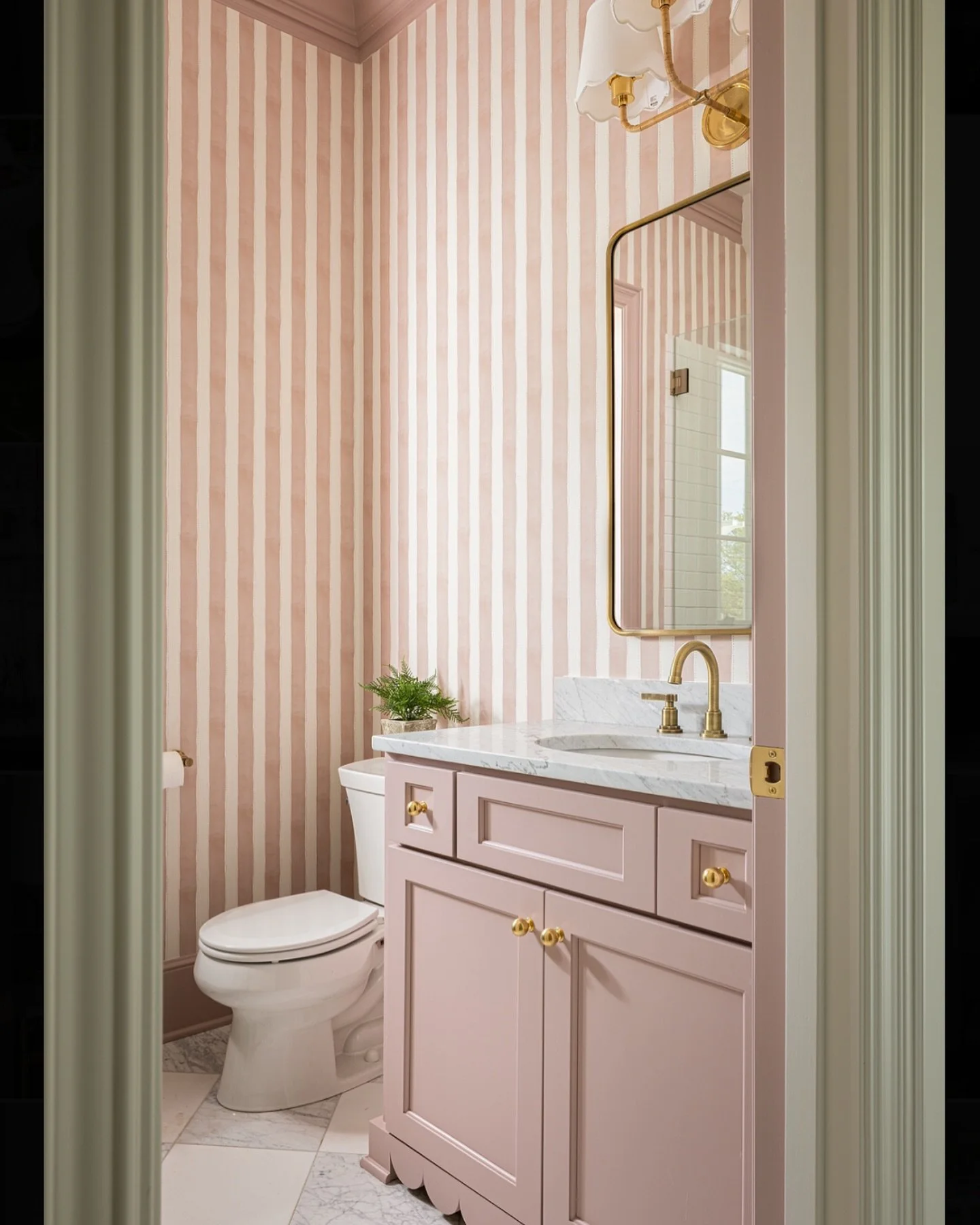 Pretty in pink

@koenigbuilding 
📷: @craigkeenephotography 

.
.
.
.
#interiors #interiordesign #designinspiration #construction #craftsmanship #newhome #luxury #architecture #renovation  #newconstruction  #housebeautiful  #design #homedecor  #inter