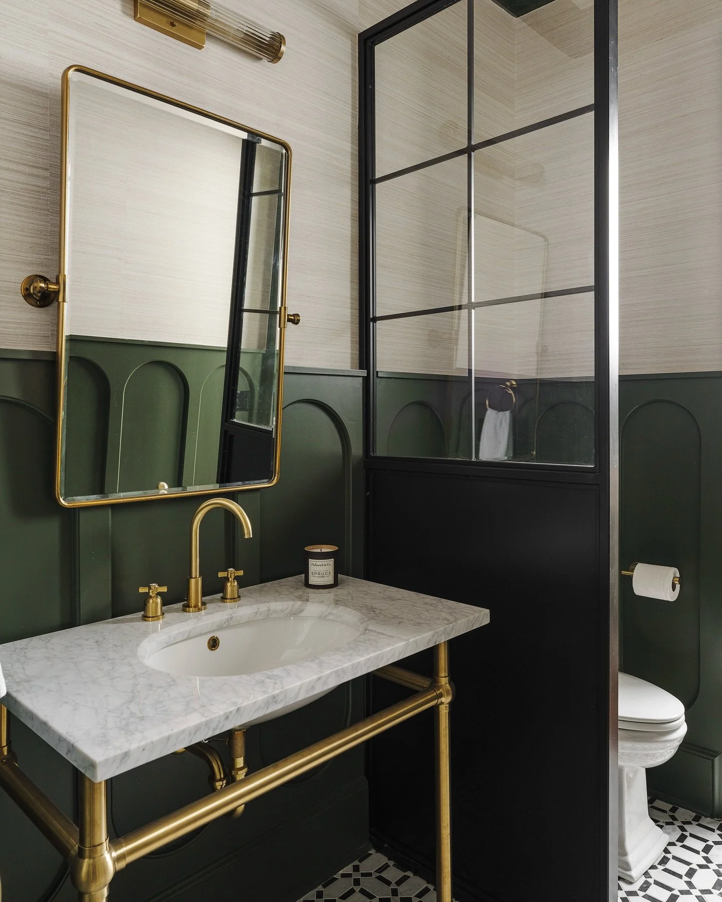 @koenigbuilding 
📷: @matthewaphoto 
.
.
.
.
#powderbath #vintage #greenbathroom 
#interiors #interiordesign #designinspiration #construction #craftsmanship #newhome #luxury #architecture #renovation  #newconstruction  #housebeautiful  #design #homed