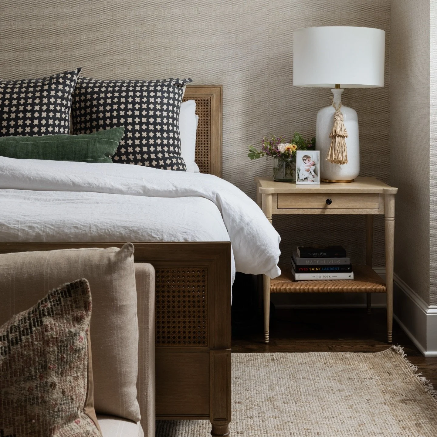 Sorry it's been a while friends. We've been oh so busy! Also, instagram shows my posts to about 50 people and that's it, so sometimes it feels like "what's the point." However, I love sharing pretty pictures, so I'll keep doing it at my lei