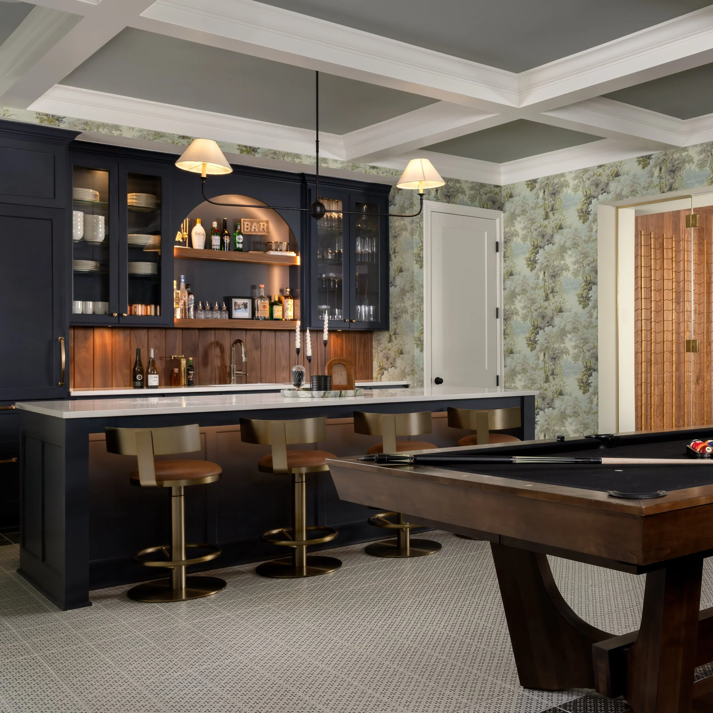 A moment for this fabulous @gucci wallpaper, "Souvenir from Rome, Glade print"
@koenigbuilding 
📷: @josiedell_photo 
@nspjarchitects 
.
.
.
.
.
.
.
.
#interiors #interiordesign #designinspiration #construction #basementbar