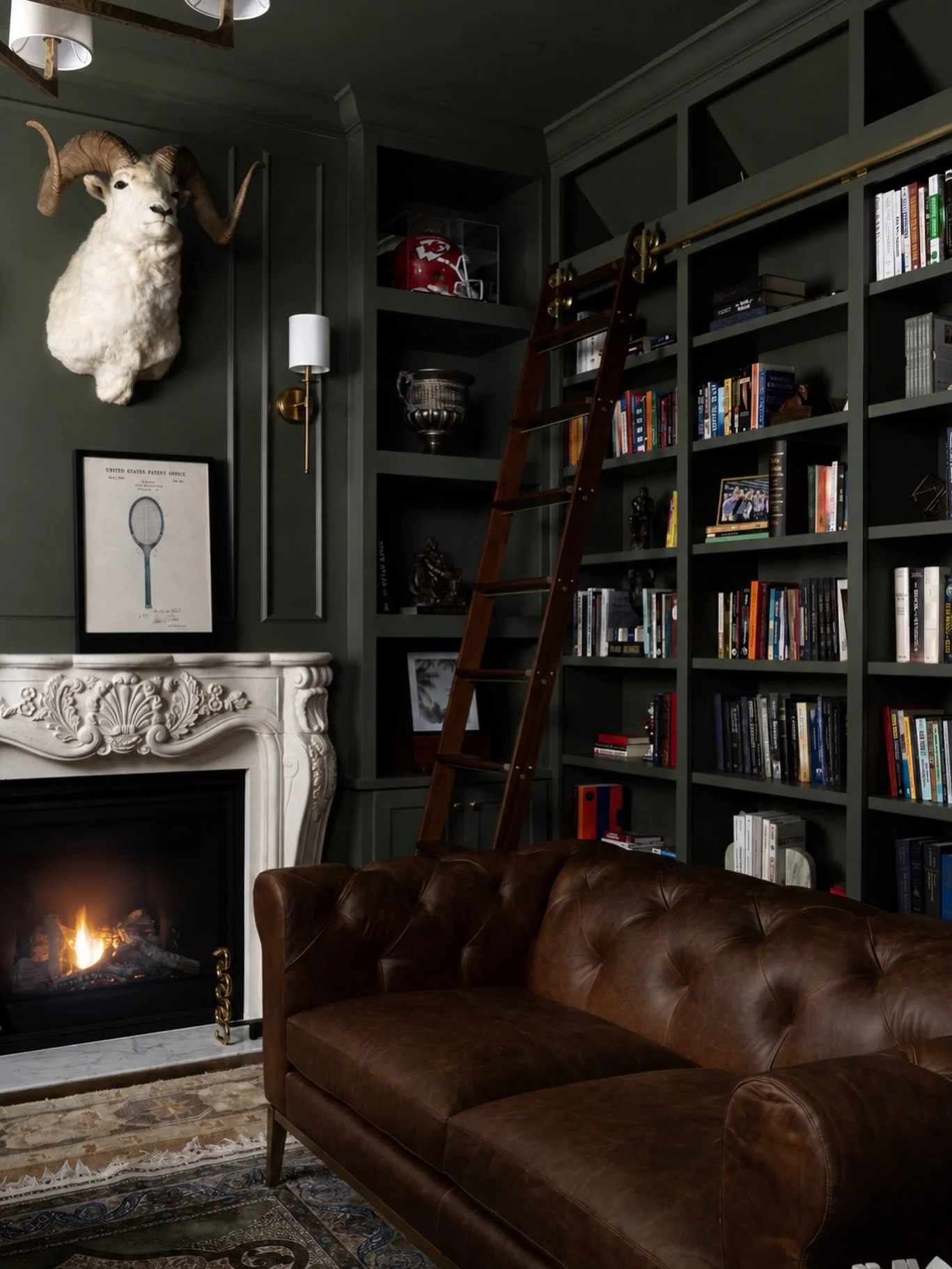 Cozy fall vibes are coming very soon!
@koenigbuilding 
📷: @josiedell_photo 
@nspjarchitects