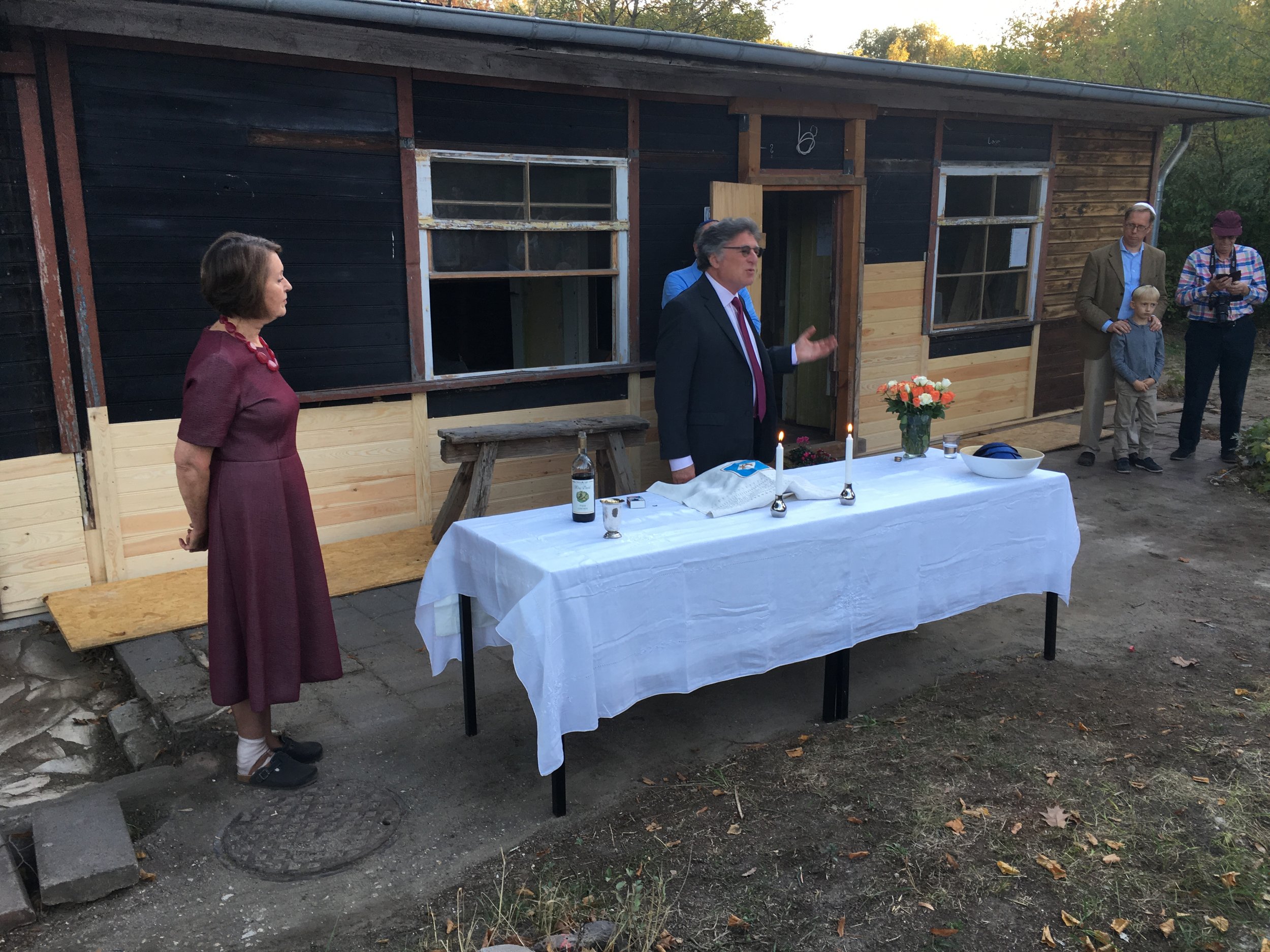 Rabbi Stuart Altshuler Shabbat at lake house 12 October 2018.JPG