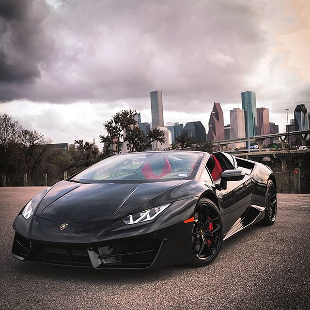 Want to ride in style this weekend? 😎 Then look no further than the Lamborghini Huracan Spyder! Call 📱 1.800.996.1960 or visit www.CarbonAutoGroup.com 🖥 to book your next exotic car rental TODAY! #DreamItDriveIt #CarbonAutoGroup #lamborghini #Hura