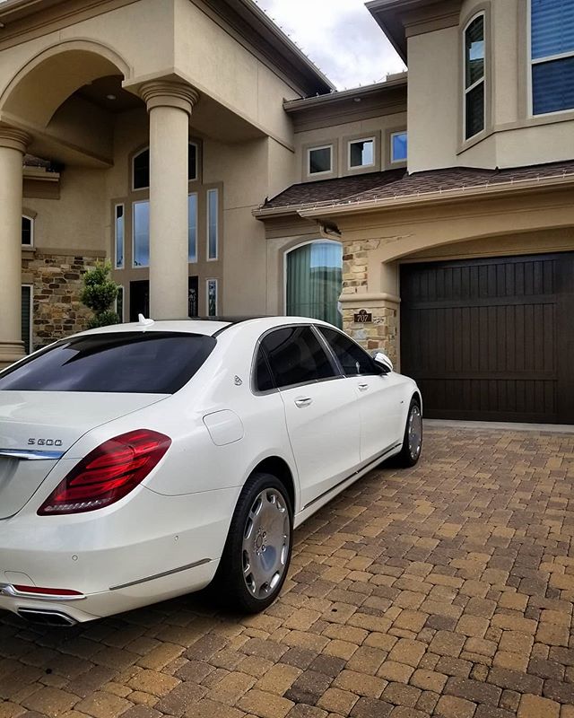 Picking up the beautiful Maybach from the home of one of our customers. Don't forget to book your reservation TODAY online and receive 15% off your rental! #DreamItDriveIt #CarbonAutoGroup #maybach #luxury #home #exotic #car #rental #photography #fun