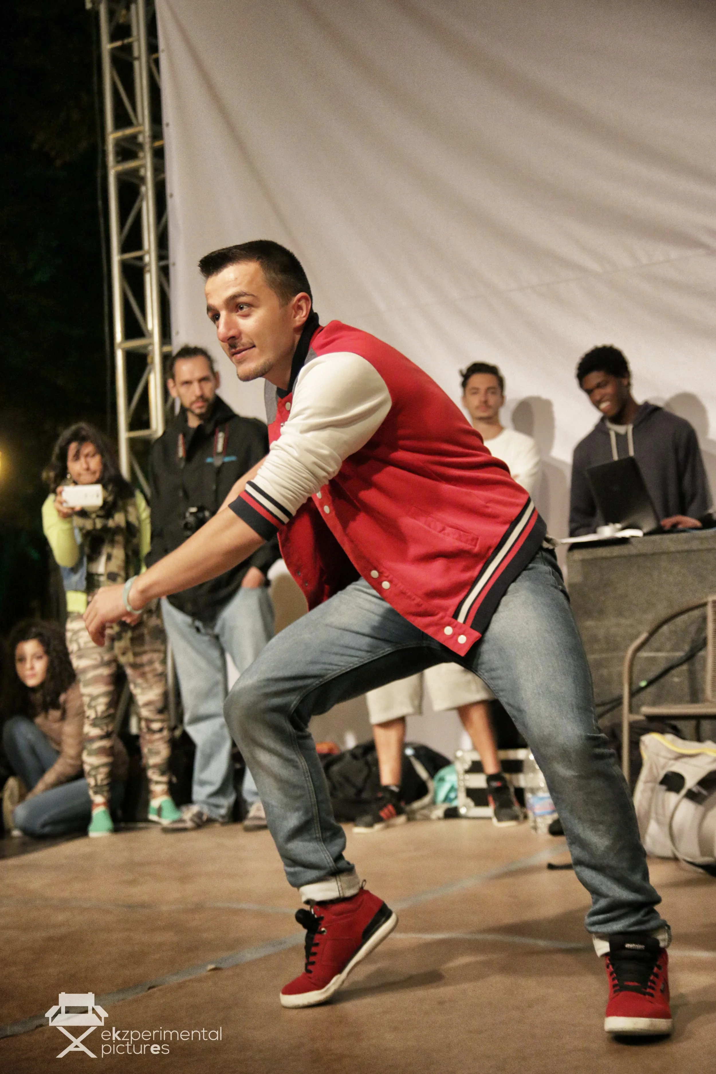 143.jpg