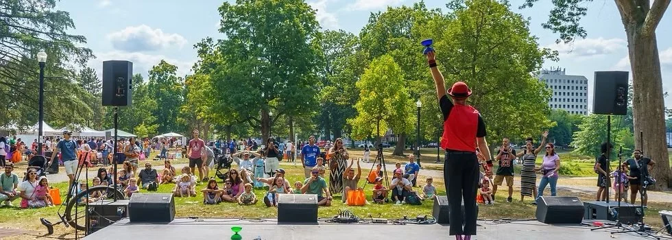 Jonoah-juggling-Diabolo-DayOfPlay-Artrocity2024.jpeg