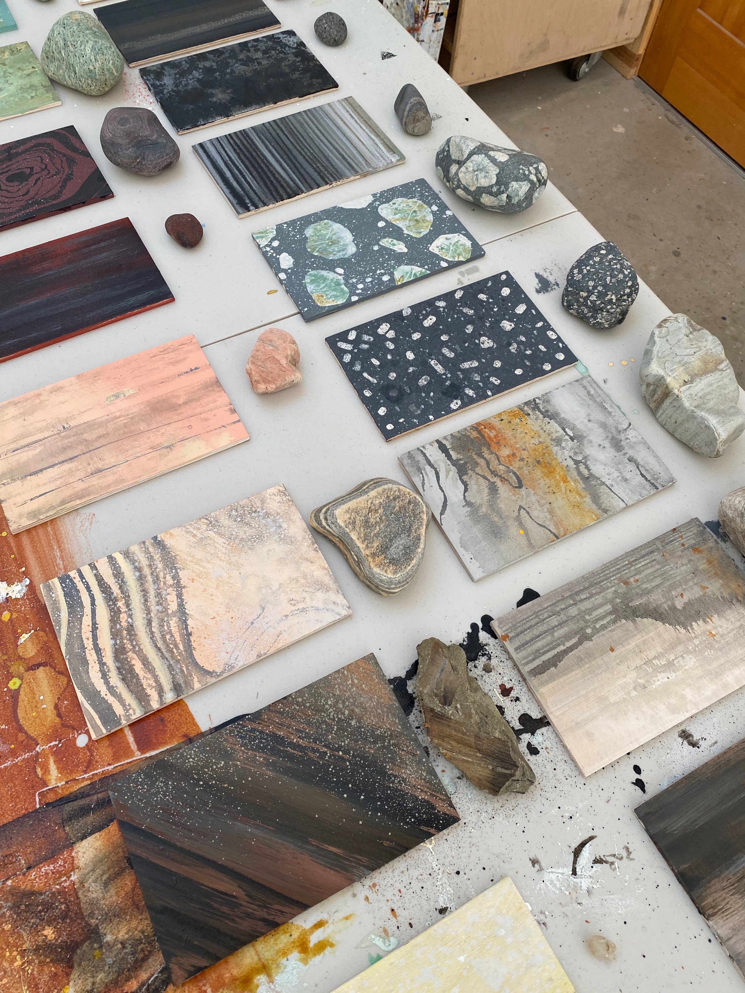 Making matching rock texture swatches in acrylic paint