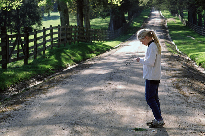 COPYRIGHT-BARBARA-HAYWARD-PHOTOGRAPHER-GIRL-SPRING-FARM-ROAD.jpg