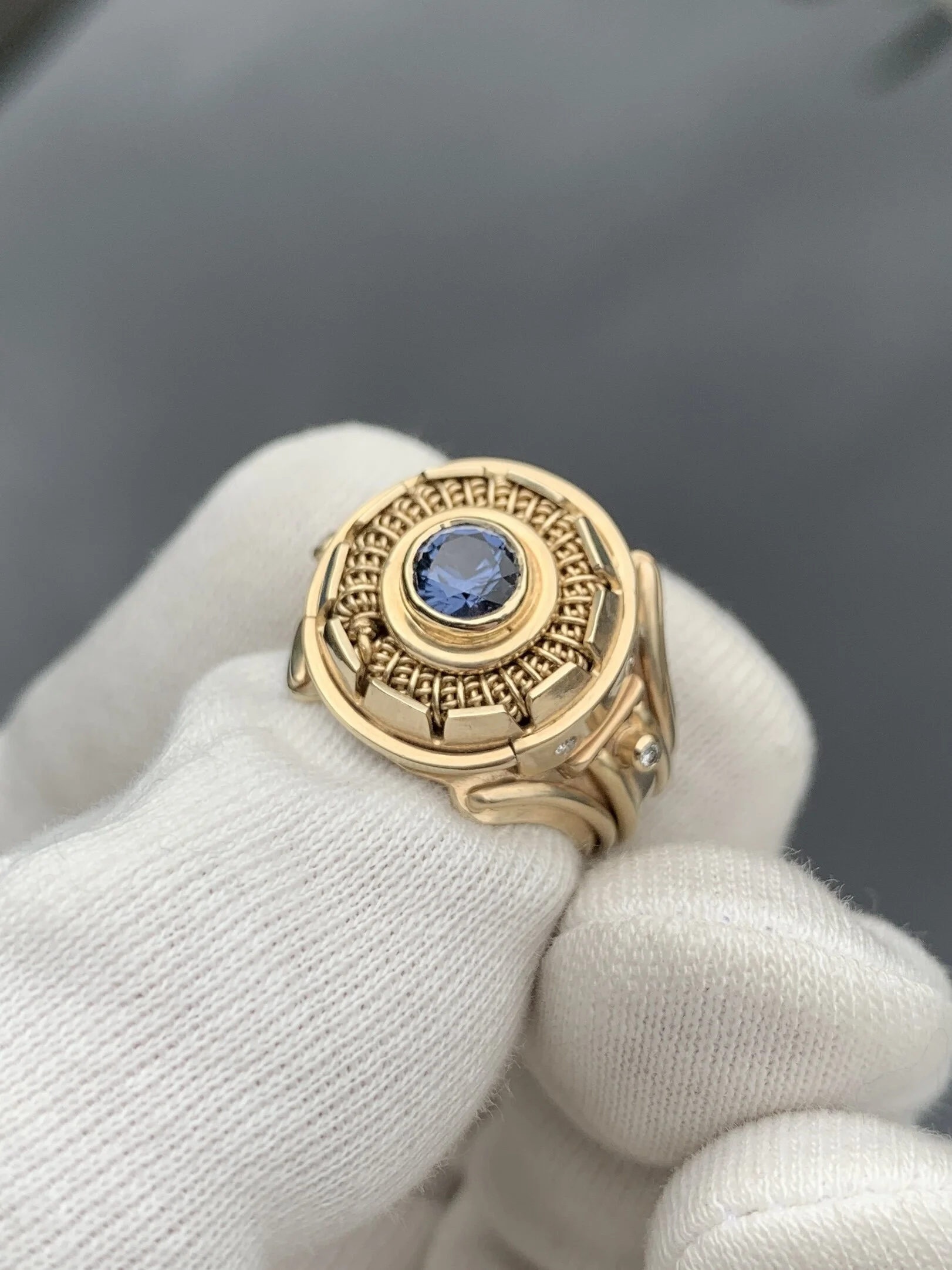 DFE372C2-F44D-4EBA-AD77-484D95169B88