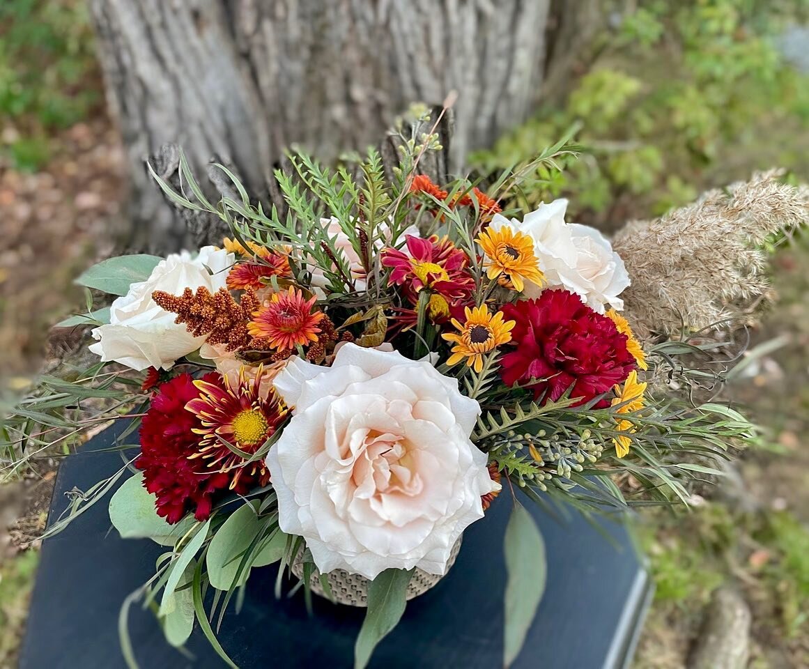 Thanksgiving is right around the corner and I&rsquo;m so excited for the sold out workshop at Sport Hill Farm this week!  If you need a Thanksgiving centerpiece, link is my bio!