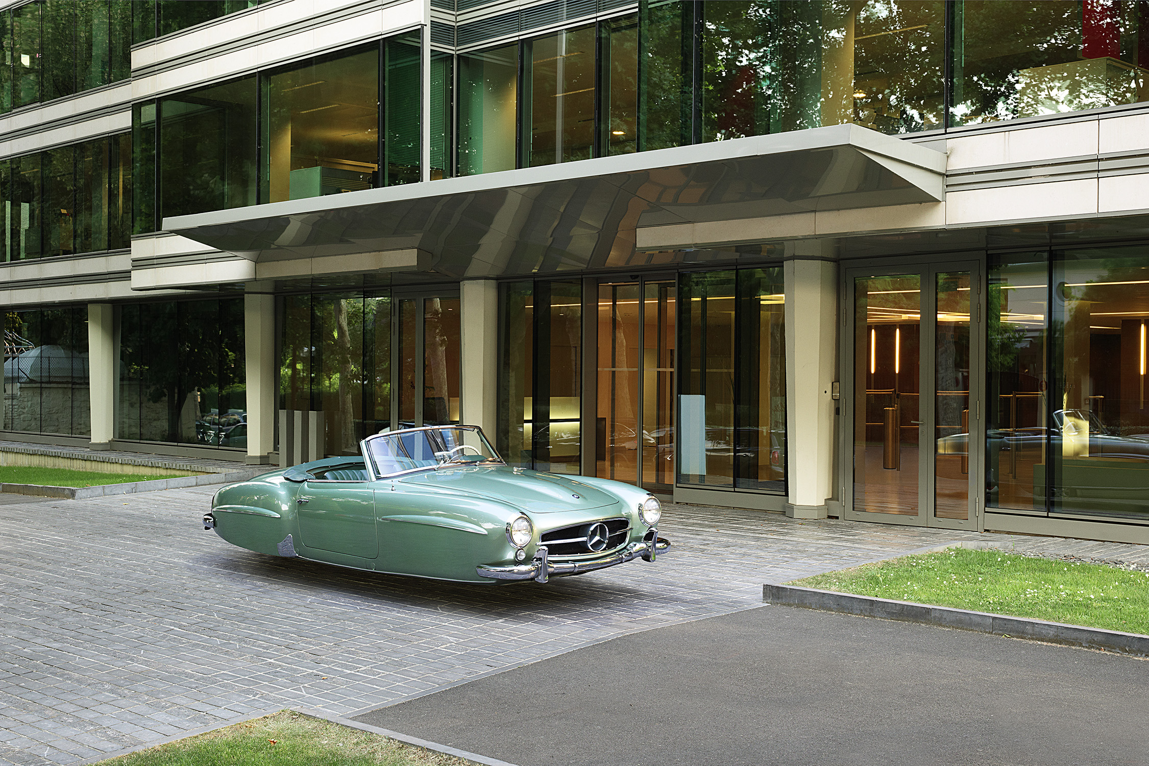 Mercedes190.jpg