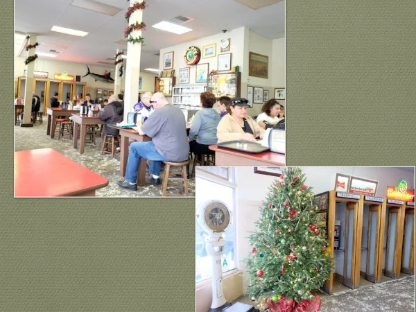  電話ボックスとか、振り子時計とか開店当時の内装そのまま。 #philippe#sandwiches#losangeles#entrance