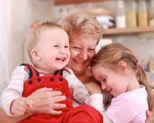 自分を育ててくれた親に我が子を託す。温かい時間が子供の心に大切なものを残してゆく。