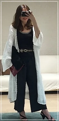 やっぱり暑い日中は、夏アイテムになるけれど、せめて色はブラック多め、ハラコのベルトにファーバッグ。秋隣コーデ?