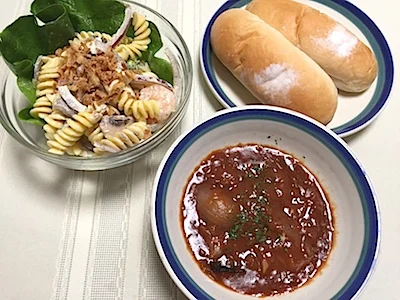 エビとブロッコリーのパスタサラダや牛肉のワイン煮を作ったりもする。自宅で作ると、うっかりすると食べ過ぎるから。。マズいんだけど。。