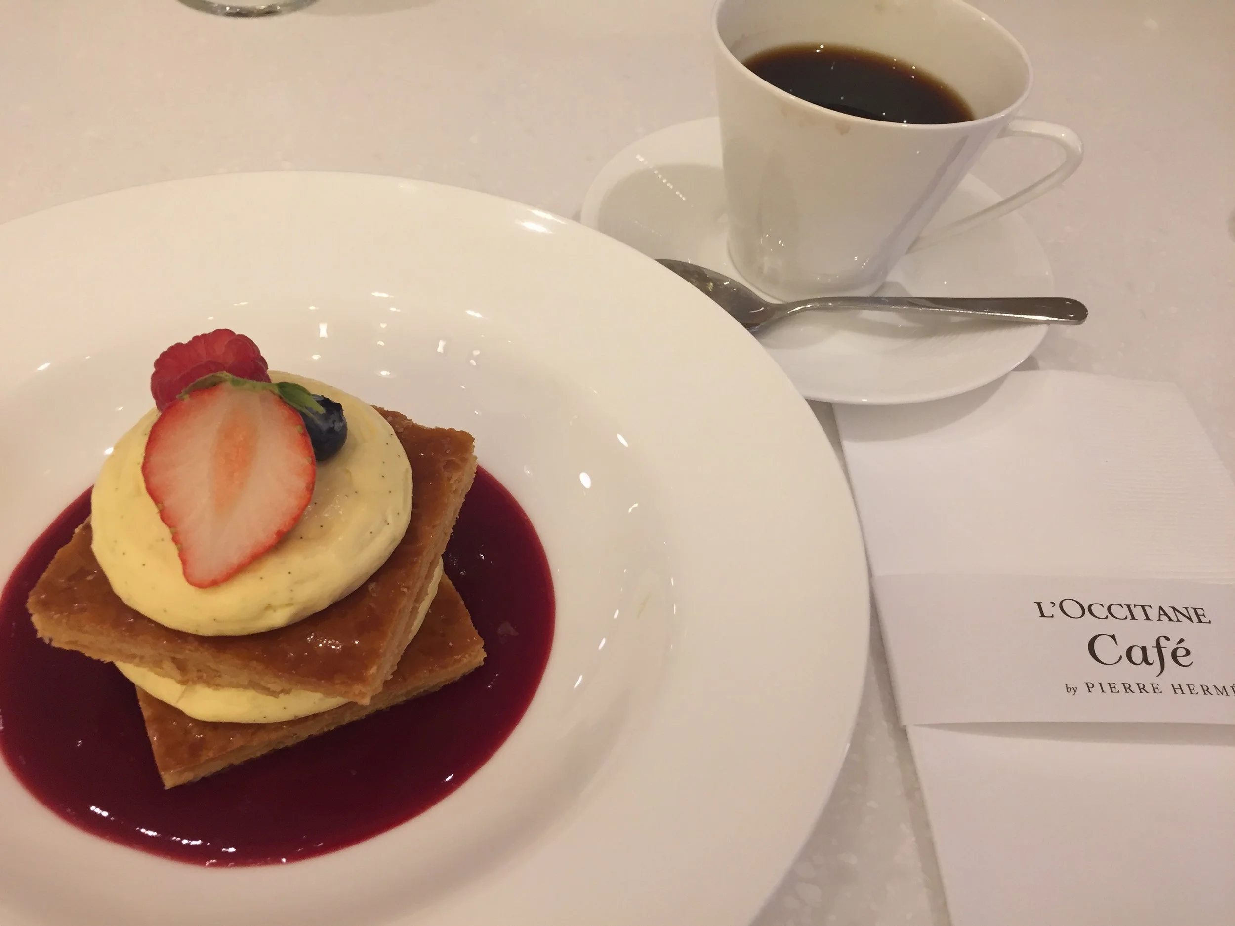 都内のカフェでこんなティータイムを楽しみながらのカウンセリングもあったり。。