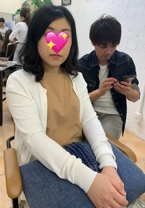 年齢よりも少し落ち着いた感じの、コンサバ風の彼女。。
