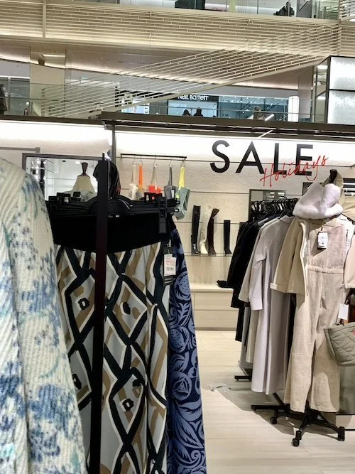 新春Saleと定番アイテムの使い分け//